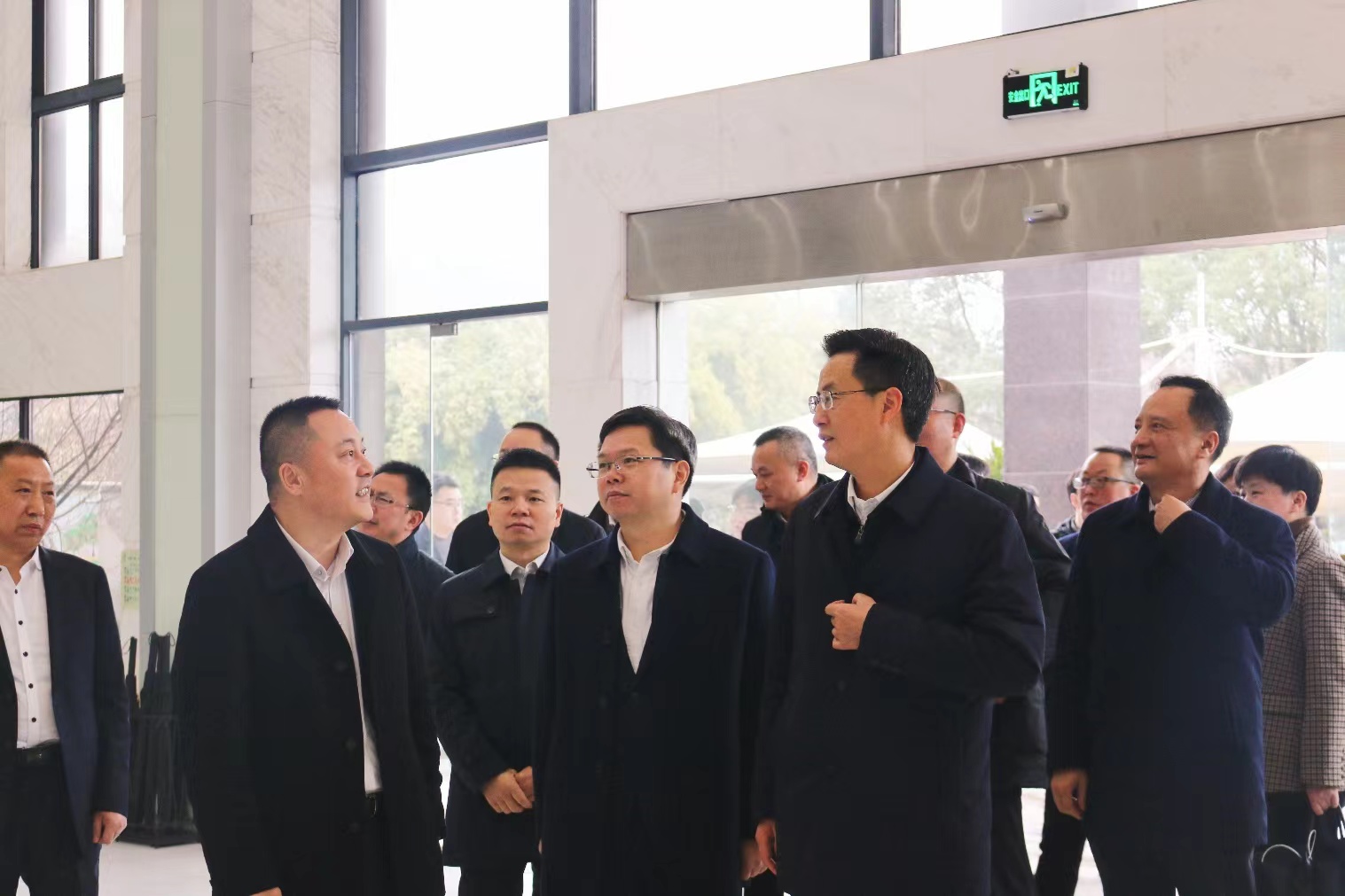 嘉兴市委书记陈伟一行莅临Z6尊龙旗舰厅官网入口电气调研指导